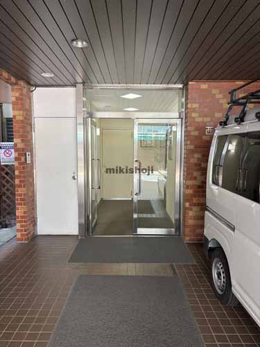 西新宿の第二手塚ビル エントランス2