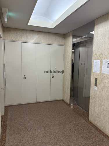 神田神保町の久月神田ビル エレベーターホール1
