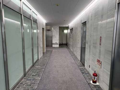 新宿・歌舞伎町の新宿セブンビル エントランス5