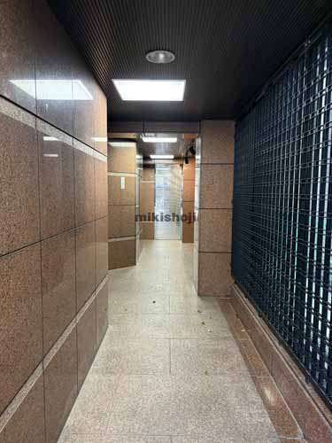 西新橋の日比谷パークビル エントランス1