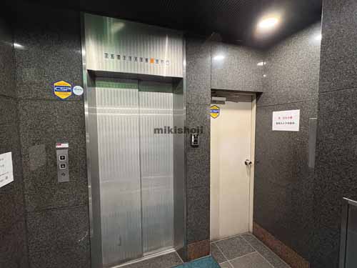 新宿・歌舞伎町の日原ビル エレベーターホール1