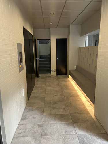 四谷のＮＯＶＥＬ　ＷＯＲＫ　新宿御苑 エントランス1