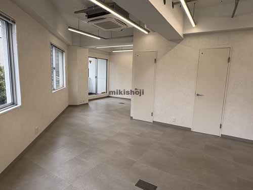 四谷のＤｅＬＣＣＳ新宿御苑ビル セットアップ室内4