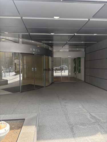 港南の大滝ビル エントランス2