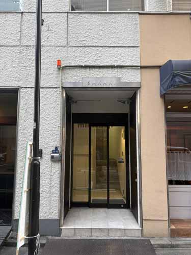 京橋のサカキビル エントランス1