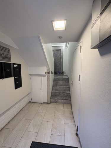 京橋のサカキビル エレベーターホール1