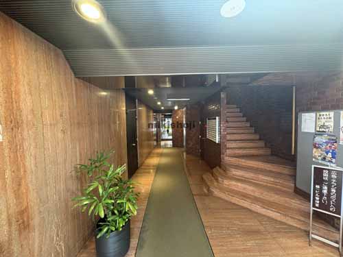 神宮前の越一ビル エレベーターホール1