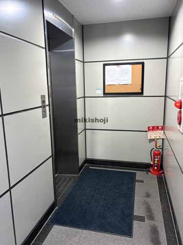 新橋の新橋ベスト エレベーターホール1