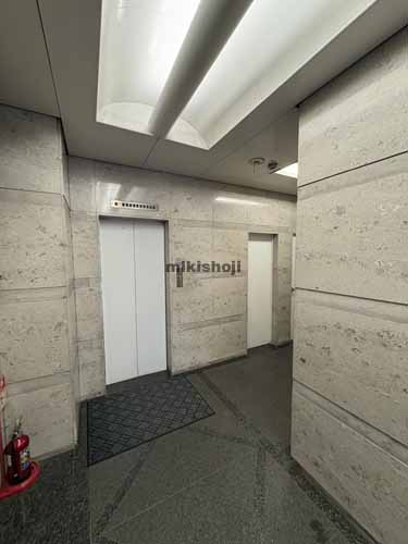 ワイ・エヌ銀座ビル エレベーターホール1