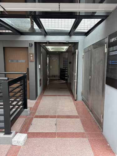 二番町・三番町・六番町の三番町ビル エントランス1