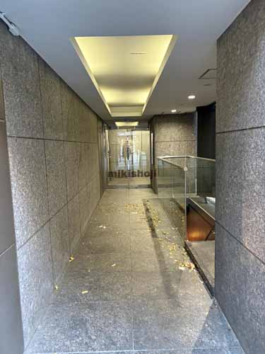 麹町の紅谷ビル エントランス1