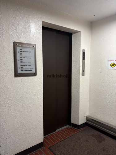 赤坂・元赤坂のユタカ産業ビル エレベーターホール1