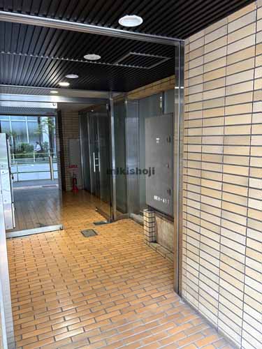 西新橋の森山ビル エントランス2