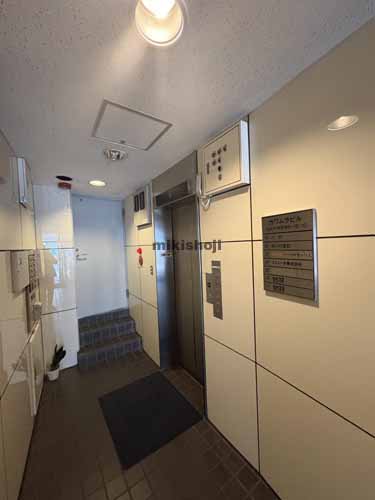 神宮前のカワムラビル エレベーターホール1