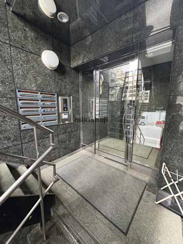 神田三崎町のマルキビルディング エントランス1