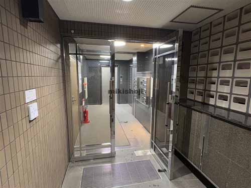 九段南のニューライフビル エントランス1