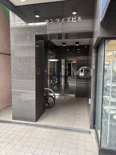 北新宿のサンライズビル エントランス1