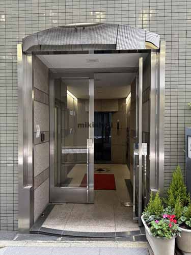 西神田の中西ビル エントランス1