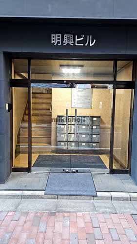 銀座の明興ビル エントランス1