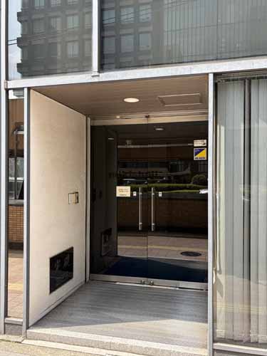 京橋の光和ビル エントランス3