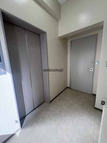 京橋の光和ビル エレベーターホール1