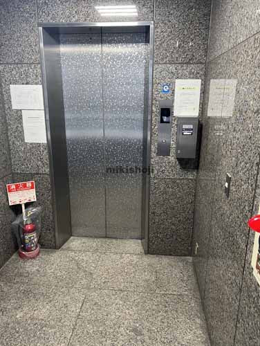 神田錦町・一ツ橋の南部ビル エレベーターホール1