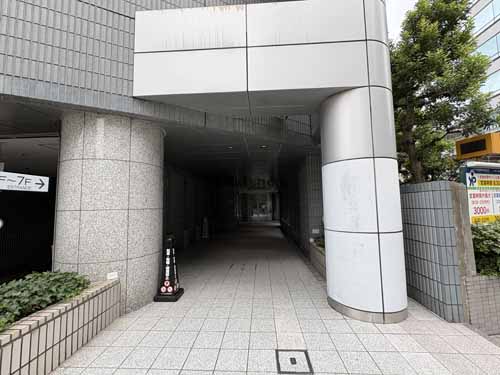 六本木のイースト六本木ビル エントランス3