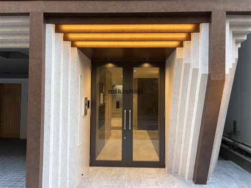 麹町の近代ビル エントランス1