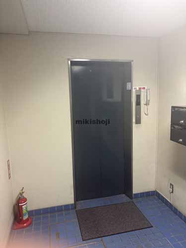新宿・歌舞伎町のニューバレービル エレベーターホール1