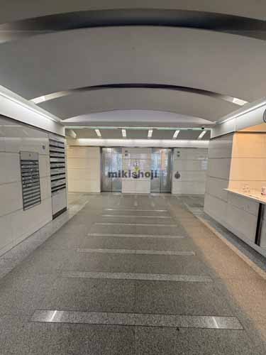 ワカ末ビル エントランス2