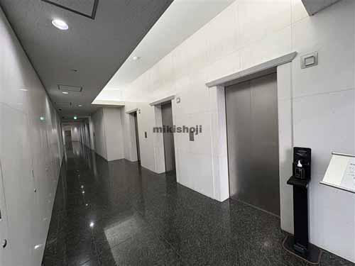 新川の住友不動産六甲ビル エレベーターホール2