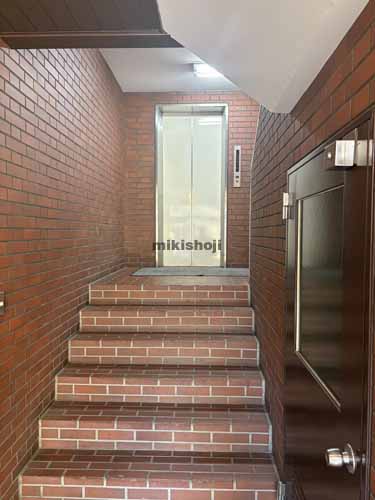 神田神保町のＢ・Ｆビル エレベーターホール1