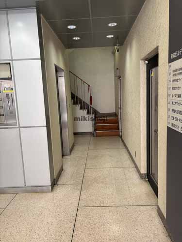 日本橋浜町の東味ビル エレベーターホール1