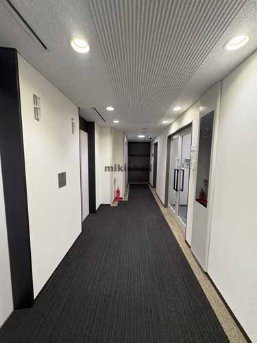 日本橋本町の繊維会館 エレベーターホール1
