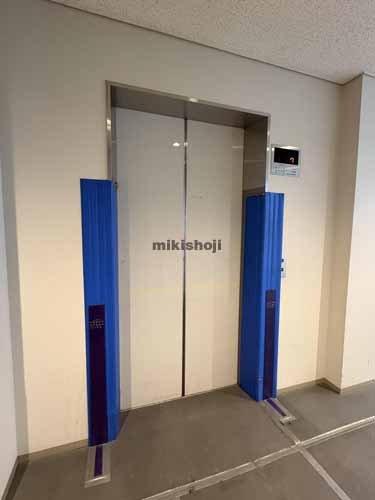 東京オペラシティビル エレベーターホール1