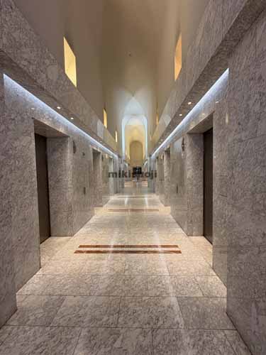 東京オペラシティビル エレベーターホール2