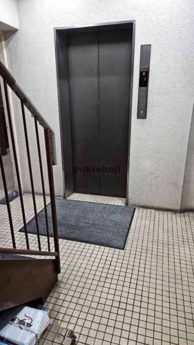 銀座のマック銀座ビル エレベーターホール1