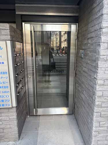 九段北の神戸田中ビル エントランス1