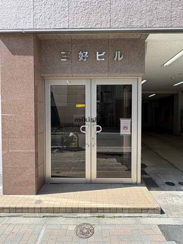 神田多町・神田司町・神田美土代町の三好ビル エントランス1