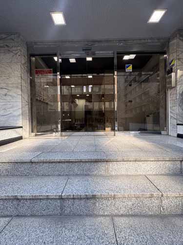 八丁堀のネオ神谷ビル エントランス1