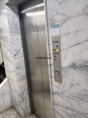 八丁堀のネオ神谷ビル エレベーターホール1