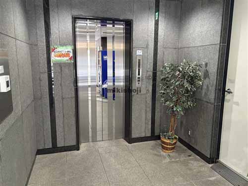 九段南の麹町秀永ビル エレベーターホール1