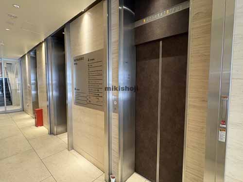 北青山のミヤヒロビル エレベーターホール1