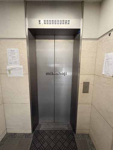 日本橋本石町の友泉本石町ビル エレベーターホール1