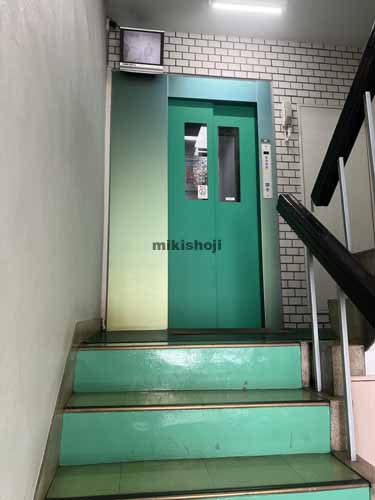 神田和泉町・神田松永町の昭和ビル エレベーターホール1