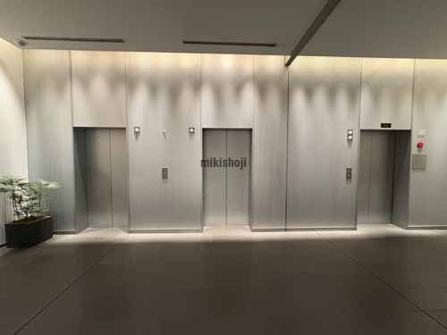 九段南のイタリア文化会館ビル エレベーターホール1