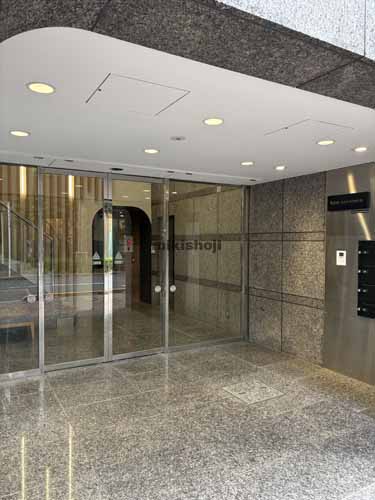 湊・明石町のＲ．ｃｏｒｅ　ＨＡＴＣＨＯＢＯＲＩ エントランス1