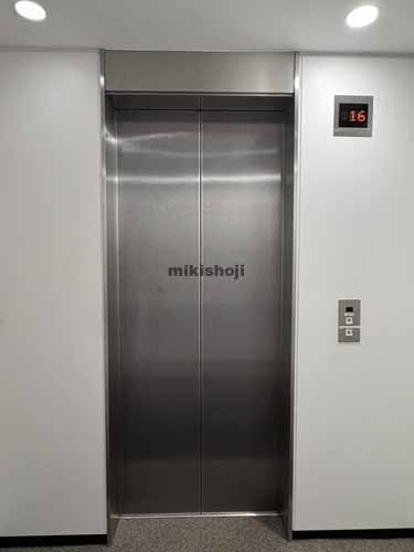銀座の野村不動産銀座ビル エレベーターホール3