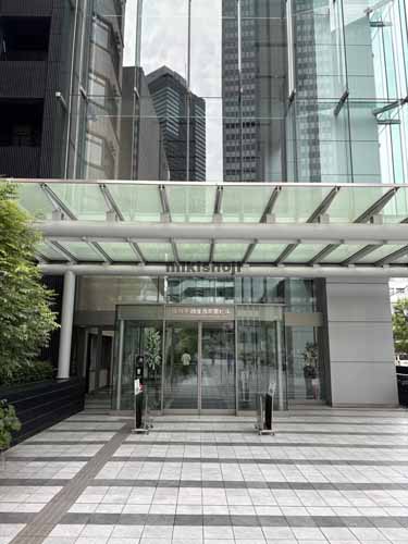 西新宿の住友不動産西新宿ビル エントランス1