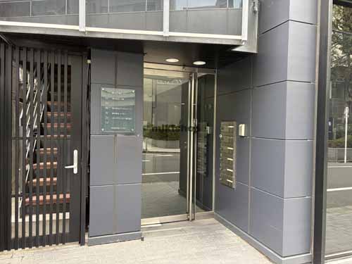 青山江崎ビル エントランス1